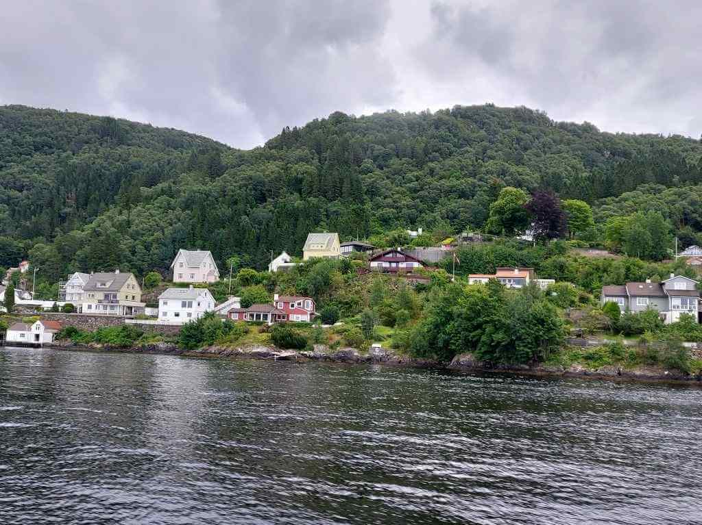 Bergen-poarta magica inspre minunatele fiorduri din Norvegia