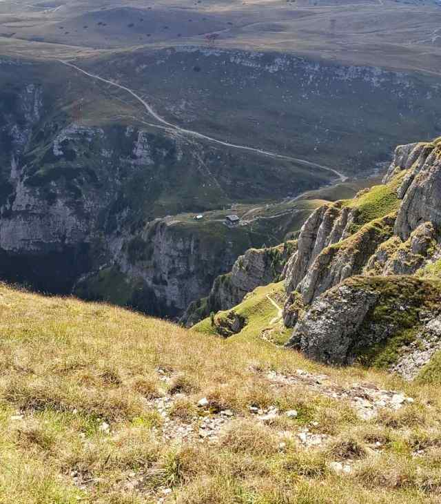 Muntii Bucegi – traseul Piatra Arsa-Babele-Cruce